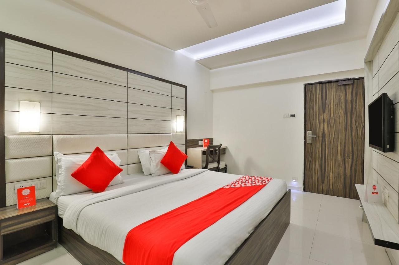 Oyo 2351 Hotel Golden Plaza Ahmadábád Kültér fotó