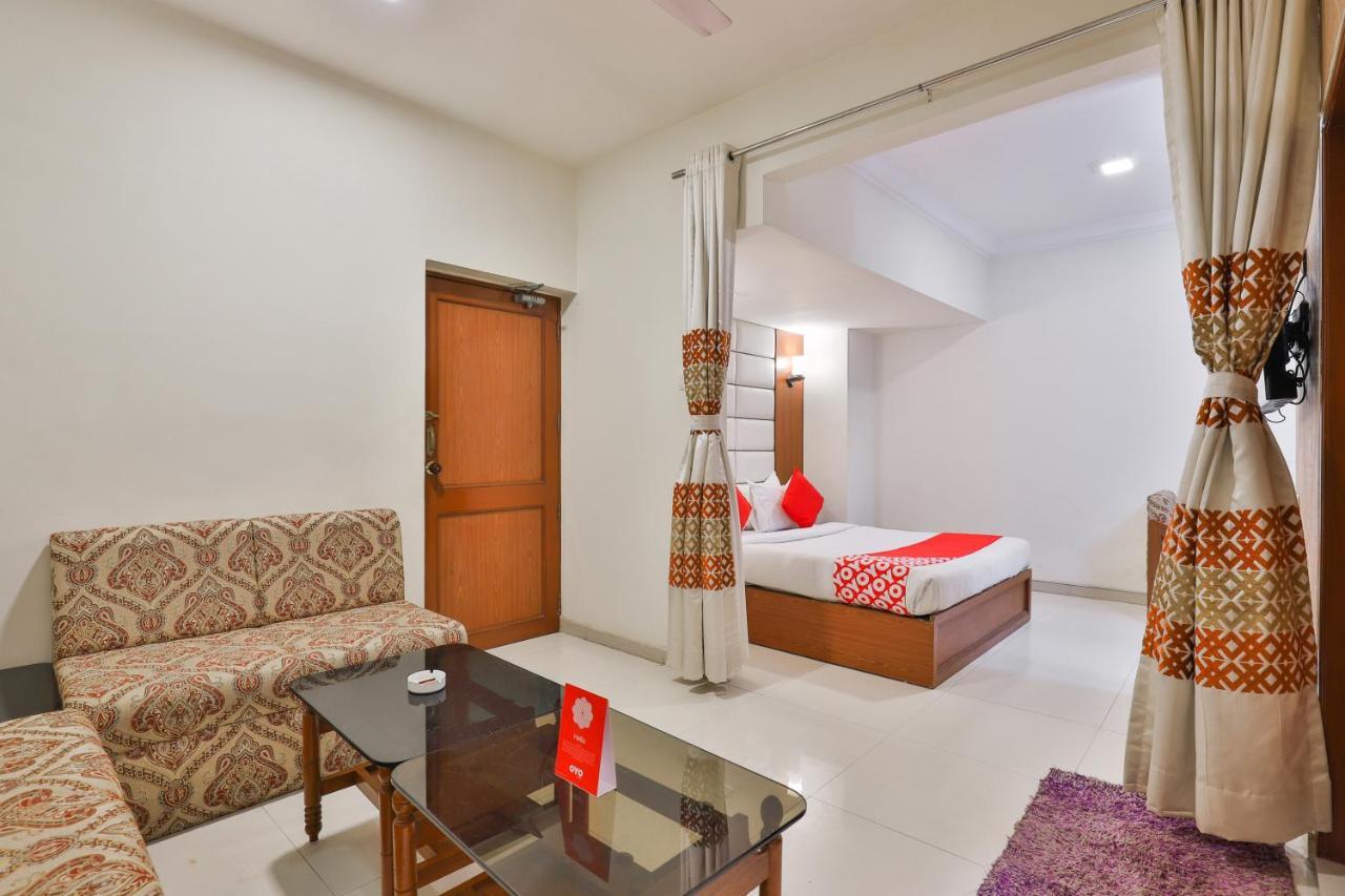 Oyo 2351 Hotel Golden Plaza Ahmadábád Kültér fotó