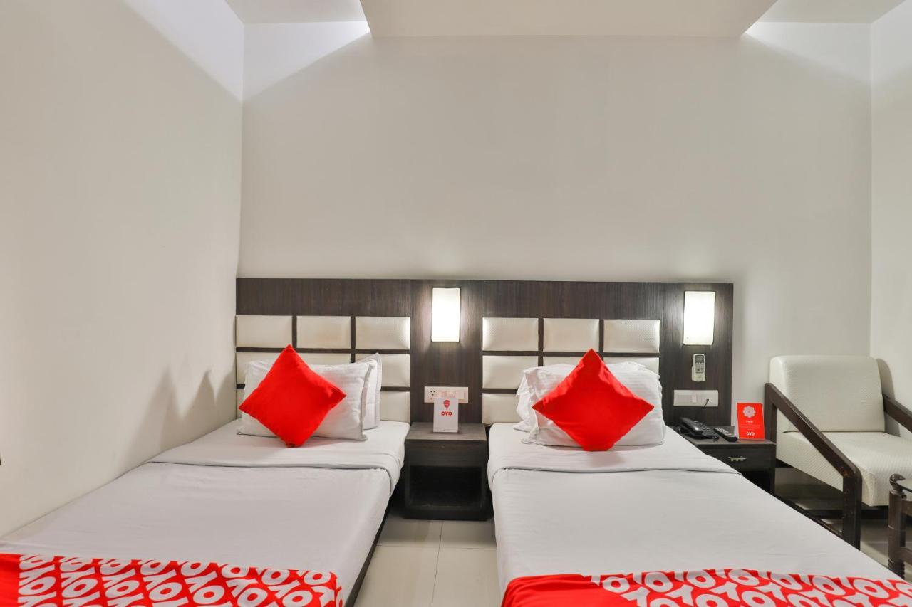 Oyo 2351 Hotel Golden Plaza Ahmadábád Kültér fotó