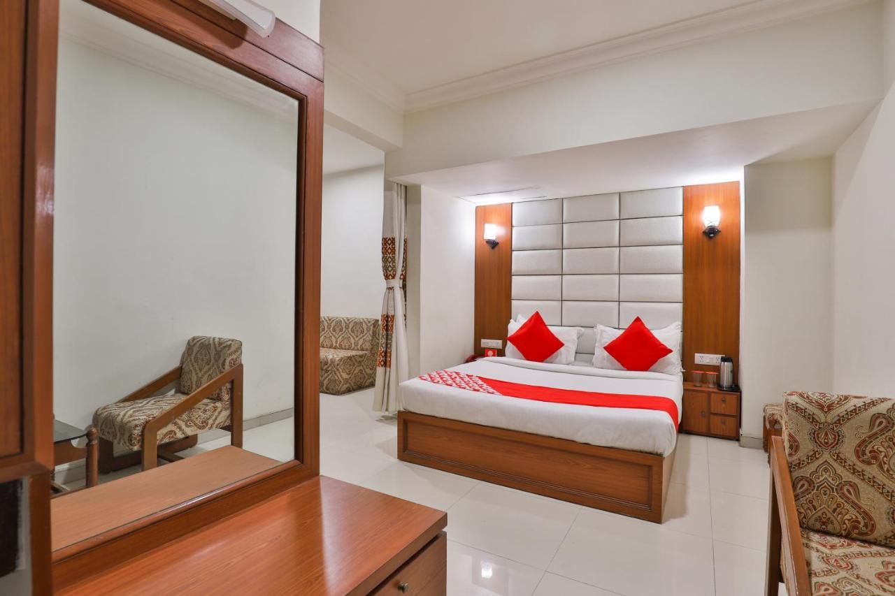 Oyo 2351 Hotel Golden Plaza Ahmadábád Kültér fotó