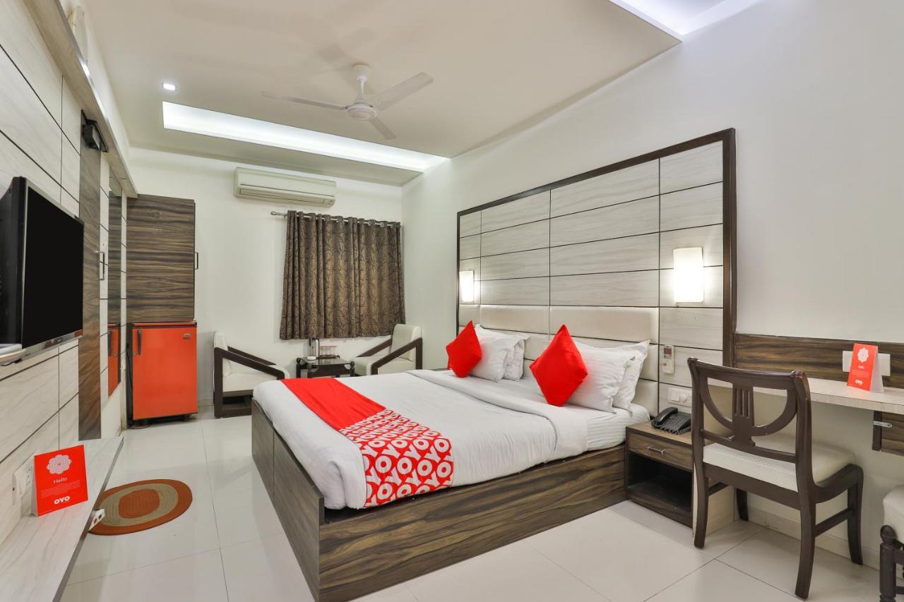 Oyo 2351 Hotel Golden Plaza Ahmadábád Kültér fotó