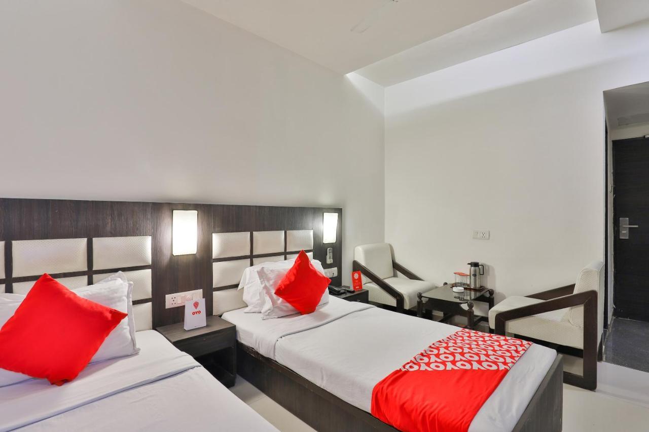 Oyo 2351 Hotel Golden Plaza Ahmadábád Kültér fotó