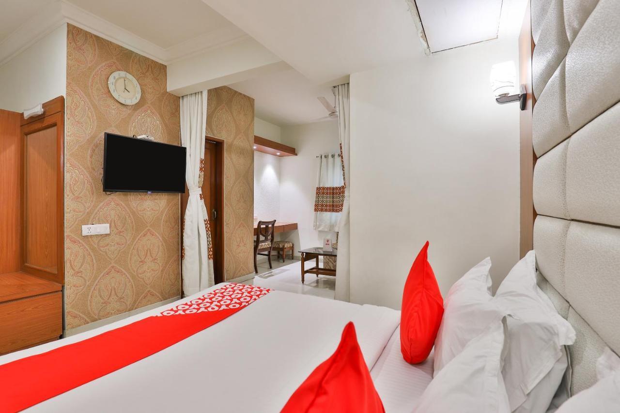 Oyo 2351 Hotel Golden Plaza Ahmadábád Kültér fotó