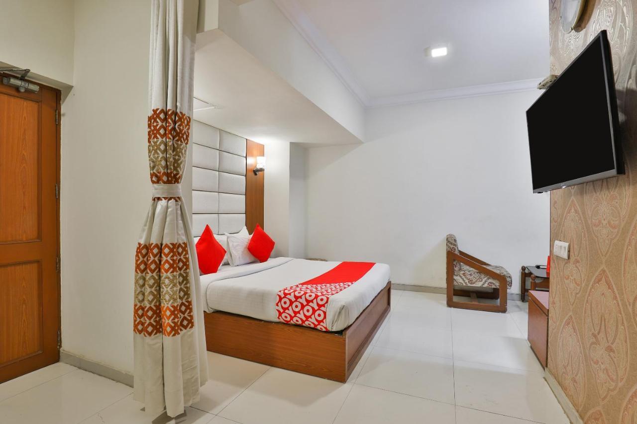 Oyo 2351 Hotel Golden Plaza Ahmadábád Kültér fotó
