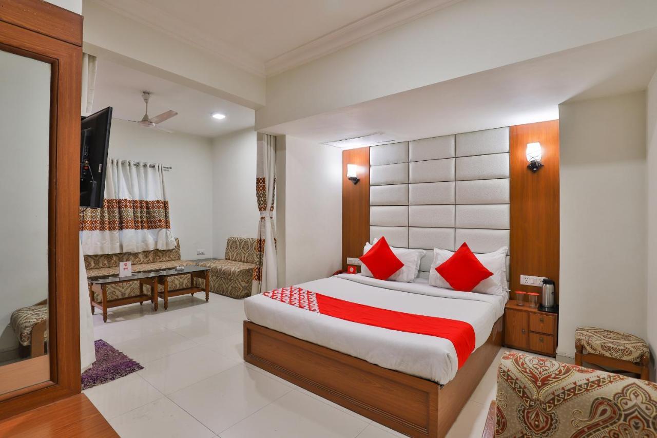 Oyo 2351 Hotel Golden Plaza Ahmadábád Kültér fotó