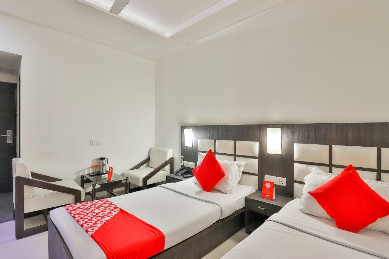Oyo 2351 Hotel Golden Plaza Ahmadábád Kültér fotó