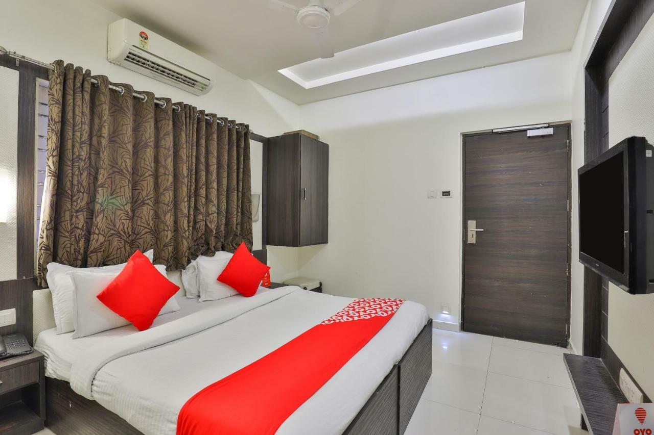 Oyo 2351 Hotel Golden Plaza Ahmadábád Kültér fotó