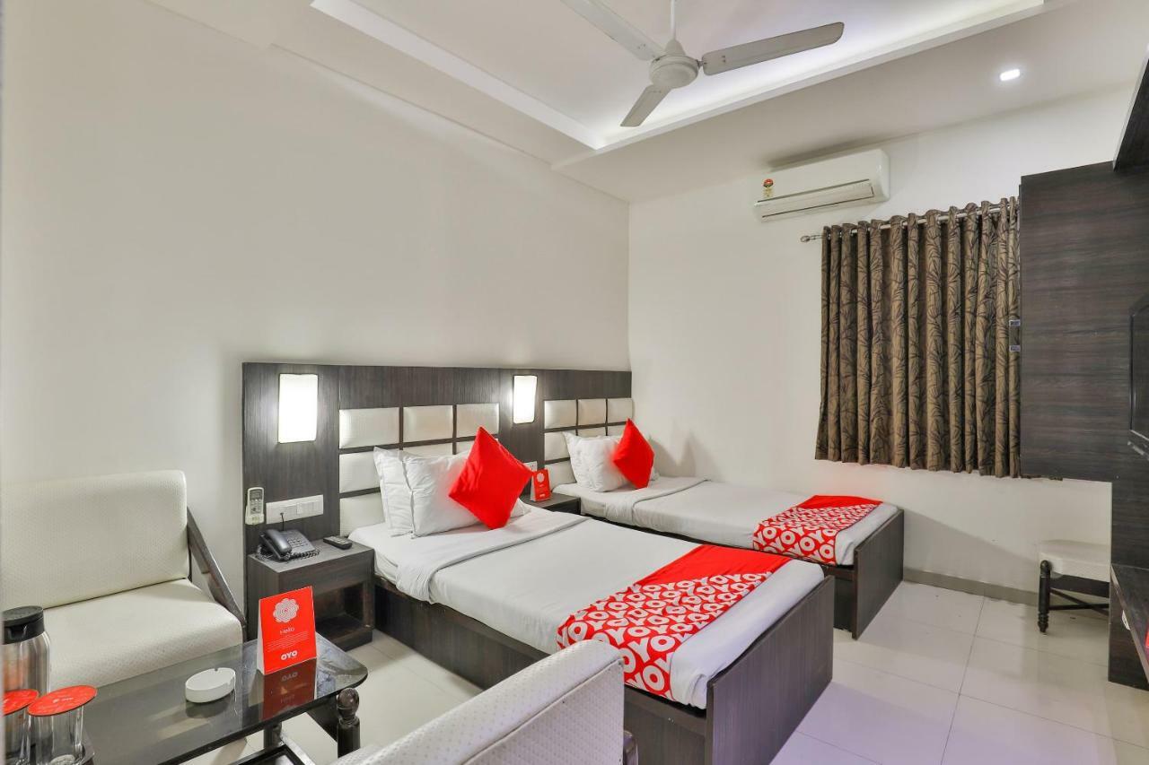 Oyo 2351 Hotel Golden Plaza Ahmadábád Kültér fotó